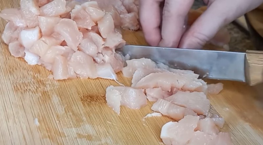 Котлети з курячого фаршу на сковороді 9 рецептів з покроковими фото соковитих та смачних котлет 3ccfafe3078896e722166545d1f95b91 Котлети з курячого фаршу на сковороді 9 рецептів з покроковими фото соковитих та смачних котлет