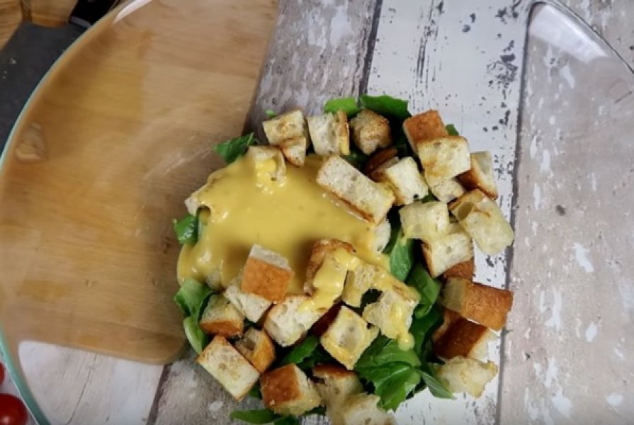 Салат Цезар з куркою 5 класичних рецептів, з покроковими фото 3d1a13a175053da3d268376e83d6baf0 Салат Цезар з куркою 5 класичних рецептів, з покроковими фото