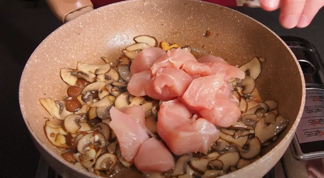 Курка у вершковому соусі на сковороді 8 рецептів, з покроковими фото 3d49b25b9f239627d881ea3509ece66a Курка у вершковому соусі на сковороді 8 рецептів, з покроковими фото