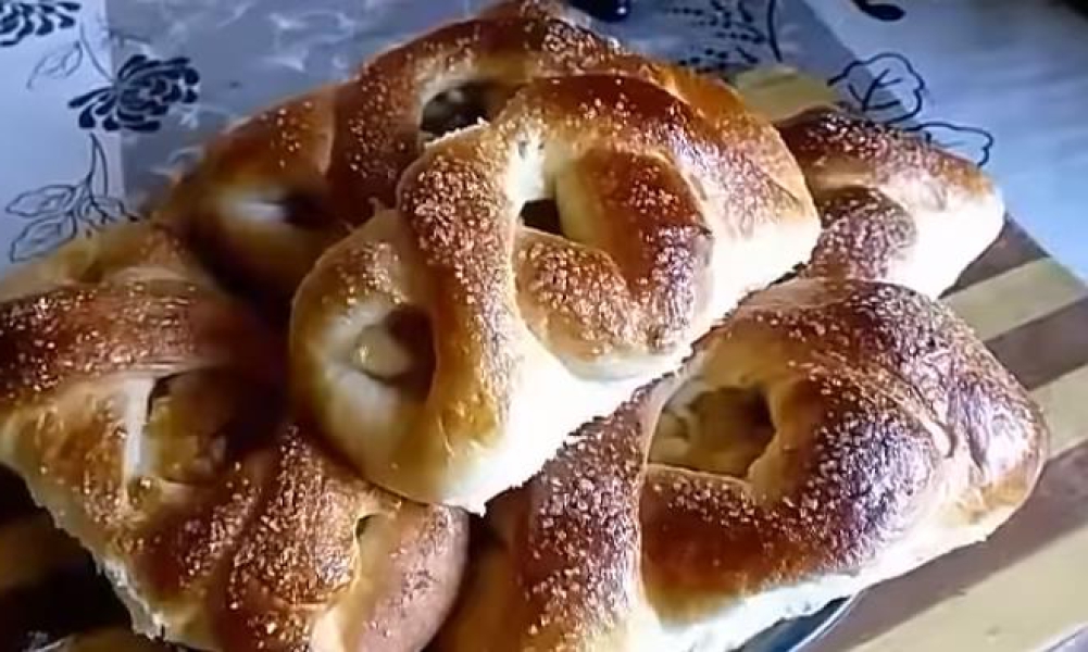 Тістечка з яблуками в духовці з дріжджового тіста 6 рецептів з покроковими фото 3f8b8c91394fd2fdc51ae6659ed0c5e6 Тістечка з яблуками в духовці з дріжджового тіста 6 рецептів з покроковими фото