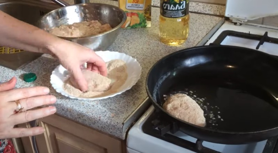 Котлети з курячого фаршу на сковороді 9 рецептів з покроковими фото соковитих та смачних котлет 4393a747db0ee6b0189a8327083786ce Котлети з курячого фаршу на сковороді 9 рецептів з покроковими фото соковитих та смачних котлет