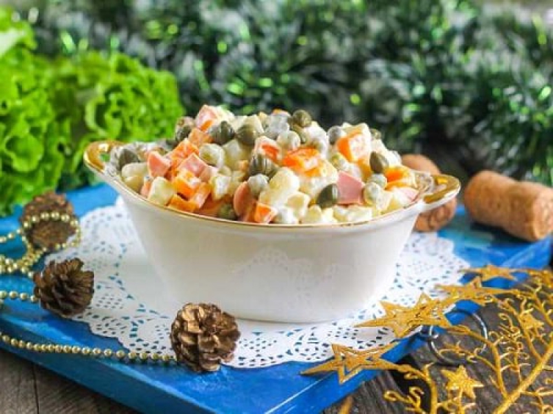 Салат з куркою та солоними огірками – 8 рецептів з фото 4d8bdced04479cc72a4baa72c0e01c4b Салат з куркою та солоними огірками – 8 рецептів з фото