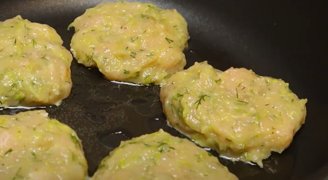 Котлети з курячого фаршу на сковороді 9 рецептів з покроковими фото соковитих та смачних котлет 4e1dd2d18bd67e26d2a02d81a0288a46 Котлети з курячого фаршу на сковороді 9 рецептів з покроковими фото соковитих та смачних котлет