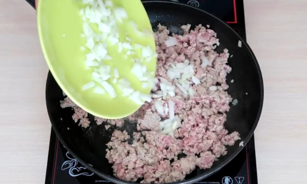 Капуста тушкована на сковороді 7 рецептів з покроковими фото. Класичні рецепти тушкованої капусти 53679bcc166c41141620813088d1e5b1 Капуста тушкована на сковороді 7 рецептів з покроковими фото. Класичні рецепти тушкованої капусти