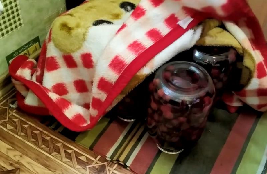Компот з вишні на зиму 16 рецептів на 3 літрову банку, з покроковими фото 56ecfd131437b7c37c96473e969f18d3 Компот з вишні на зиму 16 рецептів на 3 літрову банку, з покроковими фото