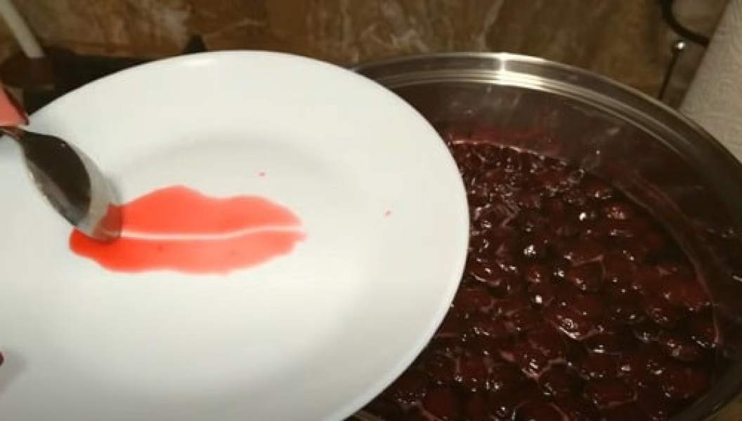 Варення з кизилу з кісточкою на зиму – 7 рецептів з фото 56f4f31213d887f1fd11ac8e178926c0 Варення з кизилу з кісточкою на зиму – 7 рецептів з фото