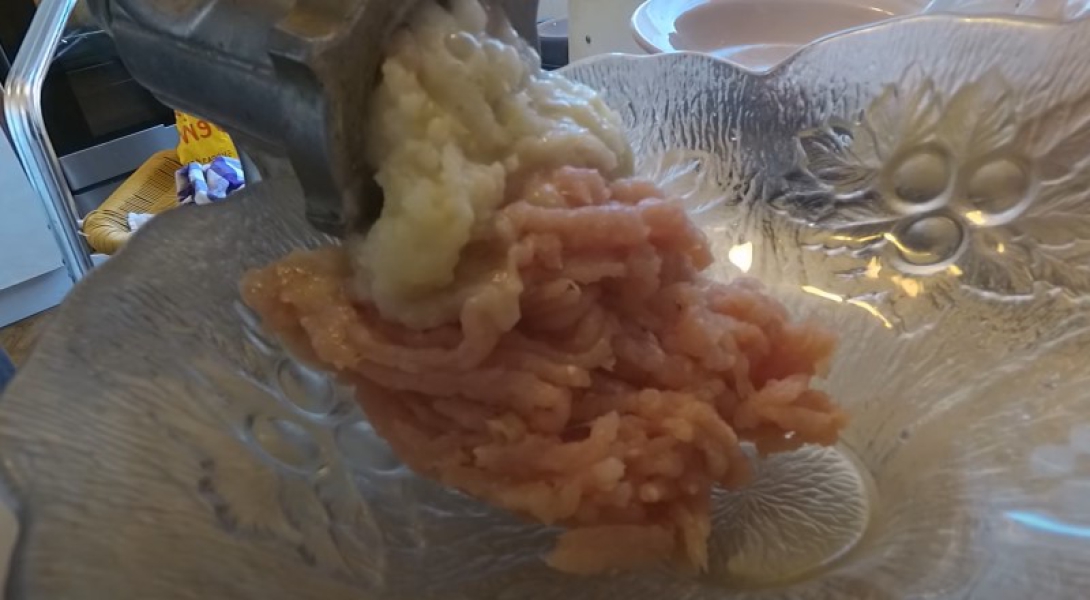 Котлети з курячого фаршу на сковороді 9 рецептів з покроковими фото соковитих та смачних котлет 58c527f5007c96ec351595719b58036a Котлети з курячого фаршу на сковороді 9 рецептів з покроковими фото соковитих та смачних котлет