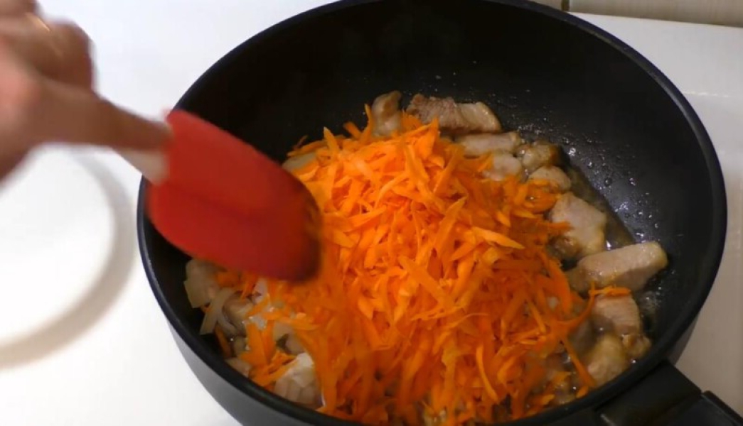 Капуста тушкована на сковороді 7 рецептів з покроковими фото. Класичні рецепти тушкованої капусти 5cb284a33f2724fcc89cd9a861dcc5bf Капуста тушкована на сковороді 7 рецептів з покроковими фото. Класичні рецепти тушкованої капусти