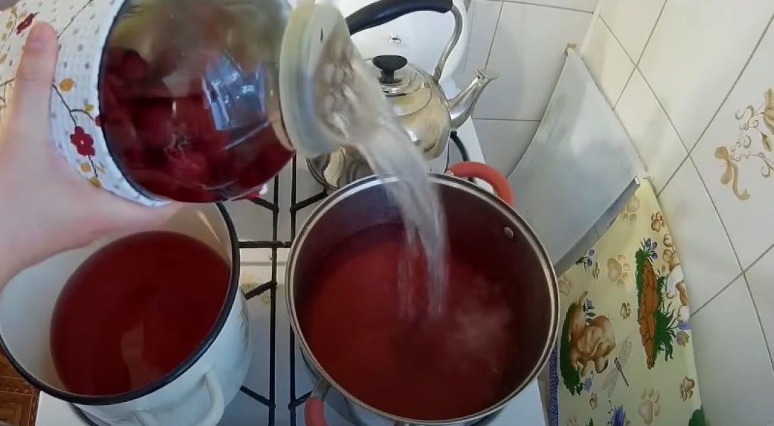 Компот з черешні на зиму 9 простих рецептів заготівлі, з покроковими фото 5cc5c5f246bbd017534cdd25ed59b1c1 Компот з черешні на зиму 9 простих рецептів заготівлі, з покроковими фото