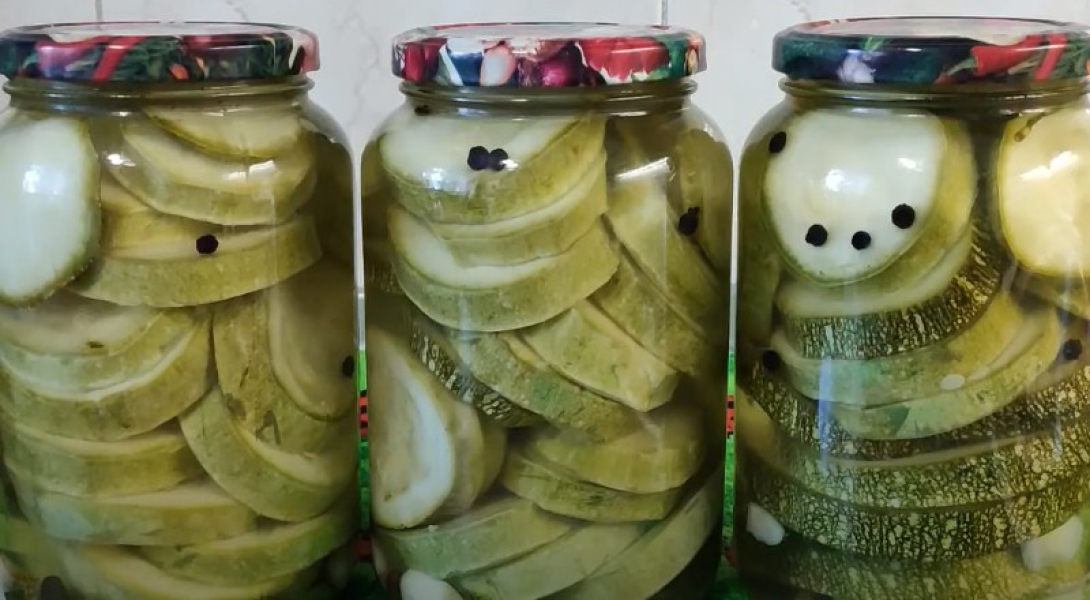 Мариновані хрусткі кабачки на зиму в банках 6 смачних рецептів з покроковими фото 609e702006c2f72bd3637819e9d29e94 Мариновані хрусткі кабачки на зиму в банках 6 смачних рецептів з покроковими фото