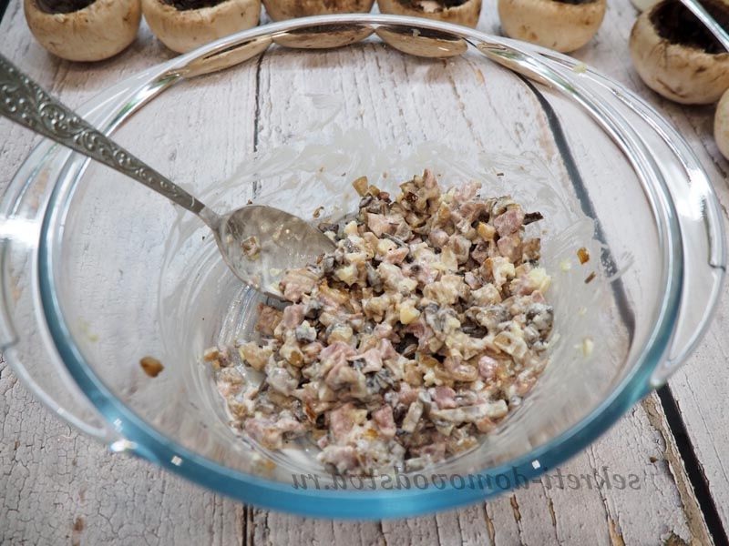 Печериці фаршировані мясом та сиром: рецепт у духовці, з покроковими фото 614d960e937d14b5fe6e64da400755eb Печериці фаршировані мясом та сиром: рецепт у духовці, з покроковими фото