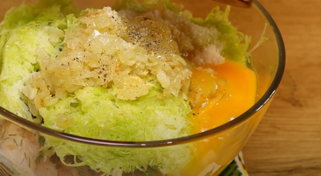 Котлети з курячого фаршу на сковороді 9 рецептів з покроковими фото соковитих та смачних котлет 62348dd16347f5fd1715d371298ff364 Котлети з курячого фаршу на сковороді 9 рецептів з покроковими фото соковитих та смачних котлет