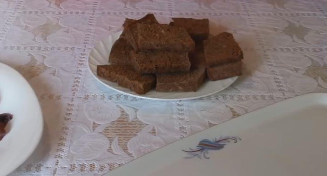 Бутерброди з оселедцем 16 рецептів на святковий стіл, з покроковими фото 6317dad0a63c7aa5cc452d02d5e1d60e Бутерброди з оселедцем 16 рецептів на святковий стіл, з покроковими фото