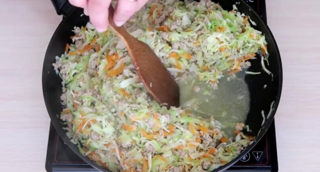 Капуста тушкована на сковороді 7 рецептів з покроковими фото. Класичні рецепти тушкованої капусти 67cb23fdf34d76ee46f8f10bbf0bf8bb Капуста тушкована на сковороді 7 рецептів з покроковими фото. Класичні рецепти тушкованої капусти