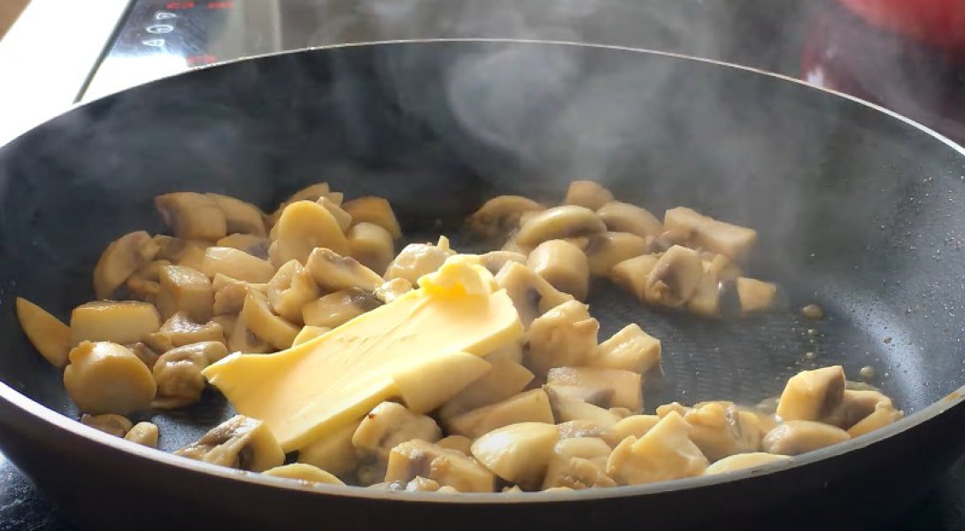 Курка у вершковому соусі на сковороді 8 рецептів, з покроковими фото 6a75d02000763d3e117bc629272460a7 Курка у вершковому соусі на сковороді 8 рецептів, з покроковими фото