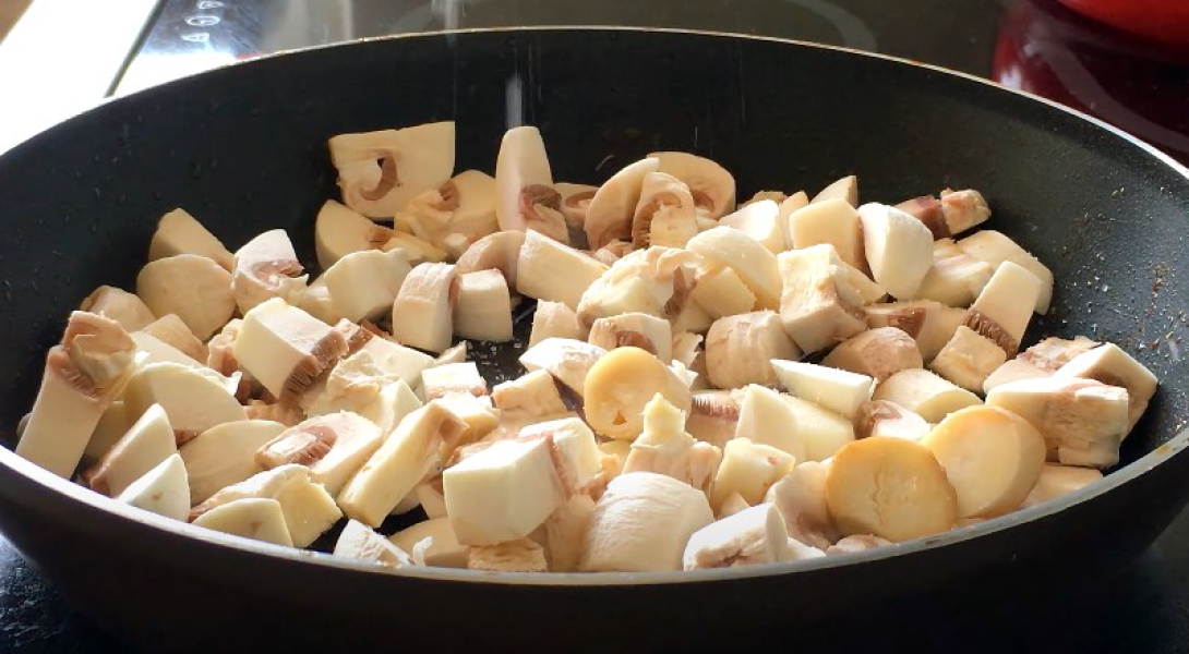 Курка у вершковому соусі на сковороді 8 рецептів, з покроковими фото 717ee8bba71e5700c587bcbabf57722e Курка у вершковому соусі на сковороді 8 рецептів, з покроковими фото