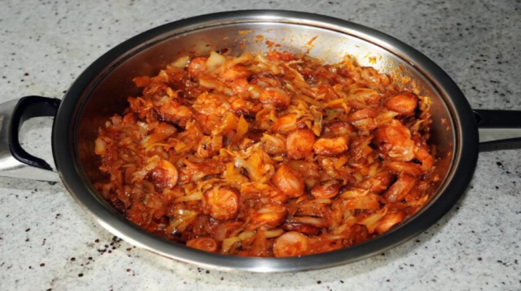 Капуста тушкована на сковороді 7 рецептів з покроковими фото. Класичні рецепти тушкованої капусти 71d57070531e2a6061b26e9764462cd3 Капуста тушкована на сковороді 7 рецептів з покроковими фото. Класичні рецепти тушкованої капусти