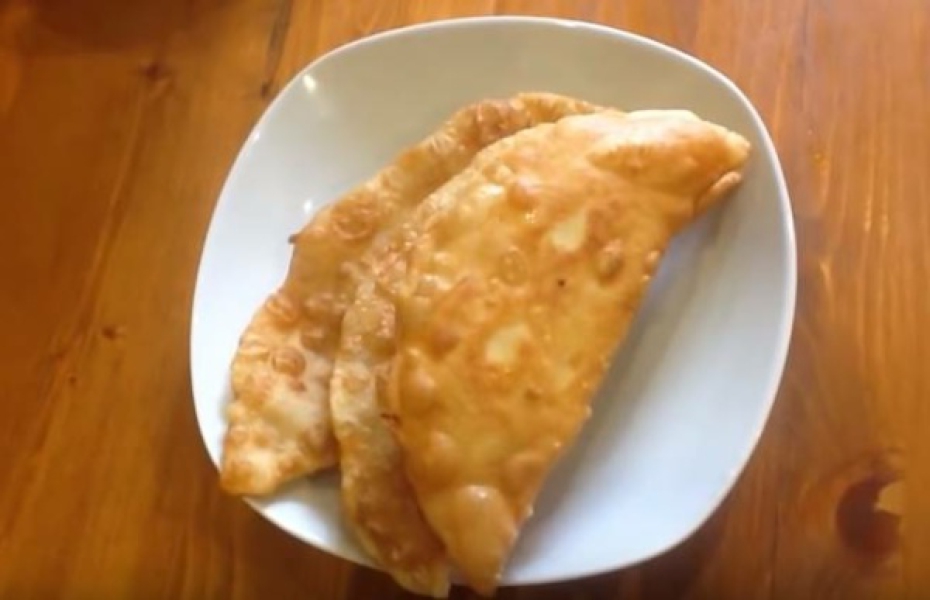 Як приготувати чебуреки з мясом у домашніх умовах 6 рецептів смачних чебуреків, з покроковими фото 74033c5a5b7ba8c57c688864ffa021a1 Як приготувати чебуреки з мясом у домашніх умовах 6 рецептів смачних чебуреків, з покроковими фото