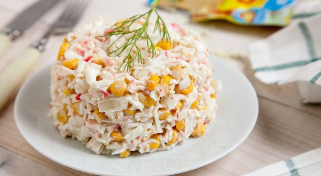 Салат з крабовими паличками та кукурудзою 6 класичних рецептів, з покроковими фото 762d5f812b5d76236ffd61571395c040 Салат з крабовими паличками та кукурудзою 6 класичних рецептів, з покроковими фото