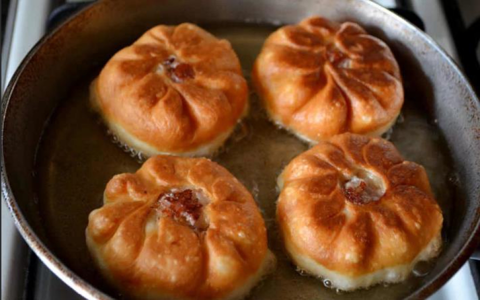 Біляші з мясом на сковороді та в духовці дуже смачні домашні рецепти, з покроковими фото 787763c9eb5412b2540fa885e0a6314f Біляші з мясом на сковороді та в духовці дуже смачні домашні рецепти, з покроковими фото