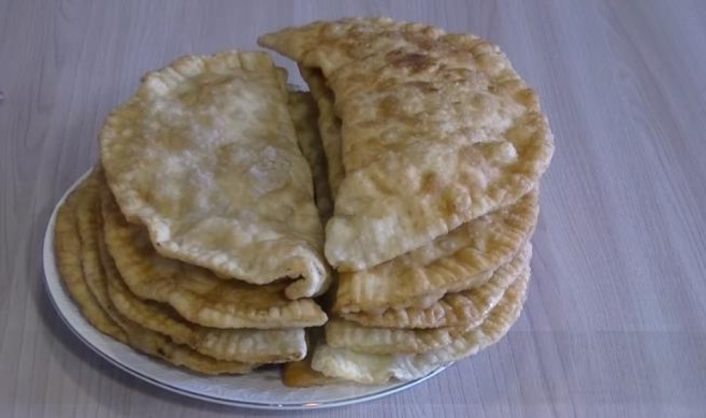 Домашні чебуреки з мясом на сковороді 5 рецептів, соковитих і хрустких чебуреків, з покроковими фото 7a083377dc8214a1fd44e94b7e6787d9 Домашні чебуреки з мясом на сковороді 5 рецептів, соковитих і хрустких чебуреків, з покроковими фото