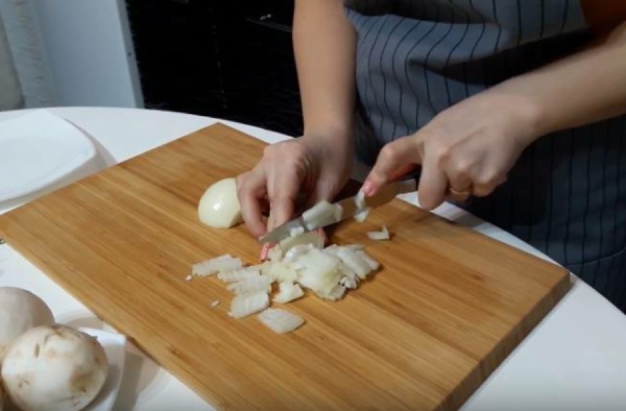 Млинці з мясом 6 найсмачніших рецептів, з покроковими фото 7ac5786bf15d0ff441590640f6819f0e Млинці з мясом 6 найсмачніших рецептів, з покроковими фото