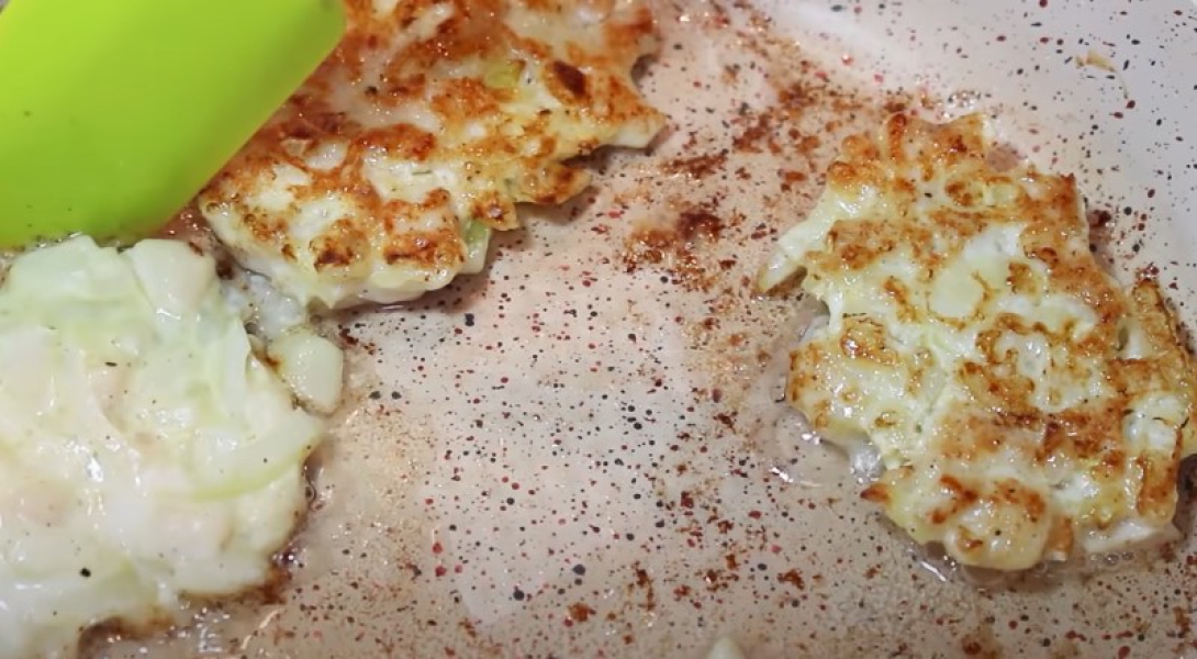 Котлети з курячого фаршу на сковороді 9 рецептів з покроковими фото соковитих та смачних котлет 7ca01c22bbb952f8c68f295b67f35393 Котлети з курячого фаршу на сковороді 9 рецептів з покроковими фото соковитих та смачних котлет