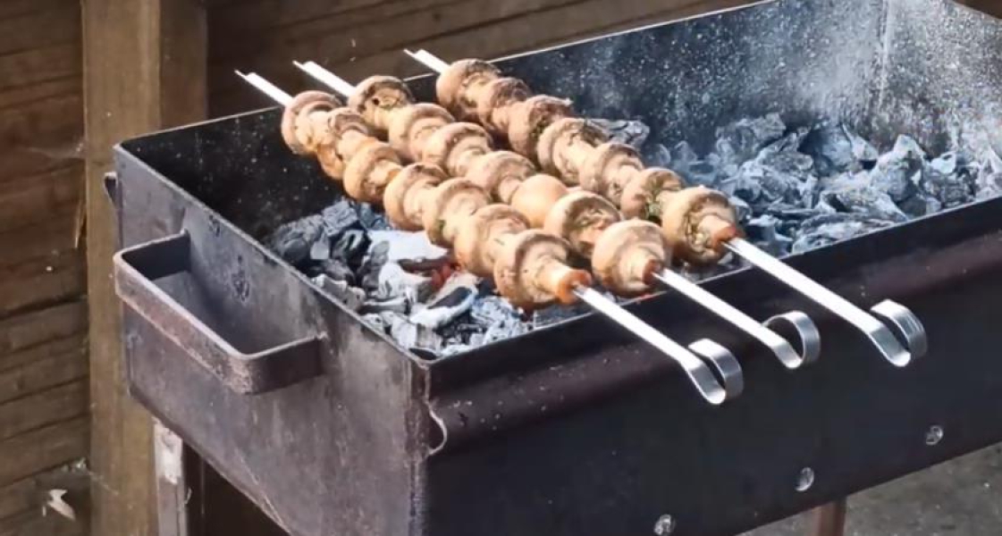 Печериці на мангалі 12 рецептів маринаду для шашлику з грибів, з покроковими фото 7db051fc0d84af43b304a47251c38b3d Печериці на мангалі 12 рецептів маринаду для шашлику з грибів, з покроковими фото