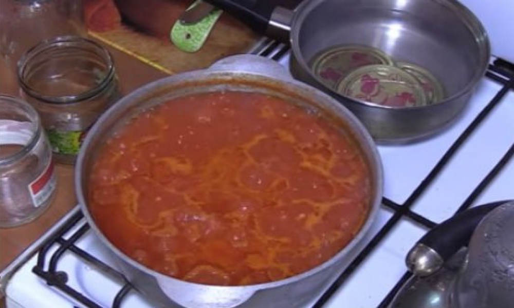 Аджика на зиму класичний рецепт з помідорів та часнику, з покроковими фото 7e21fa3e00bf21f31672f0790bcaf079 Аджика на зиму класичний рецепт з помідорів та часнику, з покроковими фото