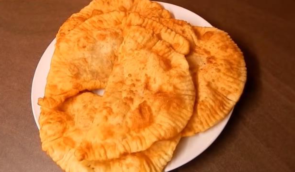 Домашні чебуреки з мясом на сковороді 5 рецептів, соковитих і хрустких чебуреків, з покроковими фото 7f9eb9576087231169bfc629fb8e9de7 Домашні чебуреки з мясом на сковороді 5 рецептів, соковитих і хрустких чебуреків, з покроковими фото