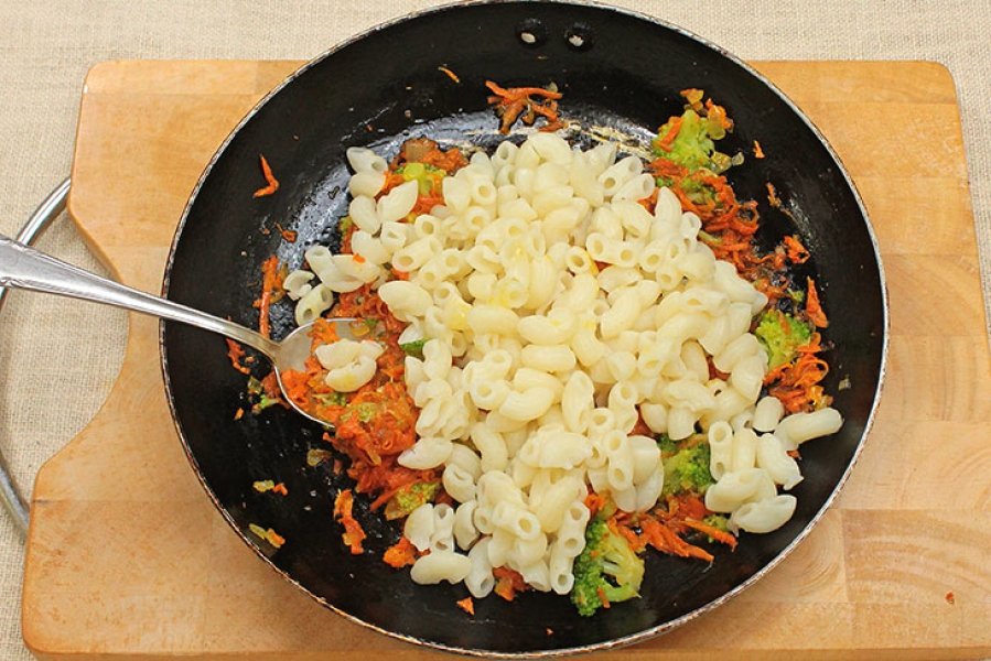 Макарони з овочами та соєвим соусом: рецепт з фото покроково 7fdf1d4bc780f8831680342932515b16 Макарони з овочами та соєвим соусом: рецепт з фото покроково