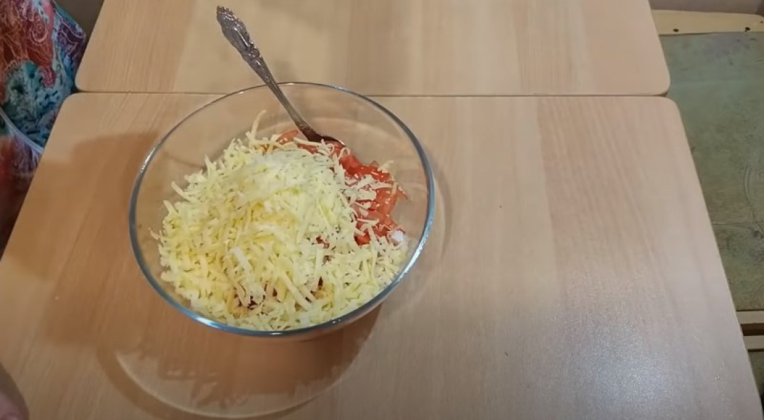 Салат з крабовими паличками та кукурудзою 6 класичних рецептів, з покроковими фото 81be7c5735950efdc9e68cf8289299c4 Салат з крабовими паличками та кукурудзою 6 класичних рецептів, з покроковими фото