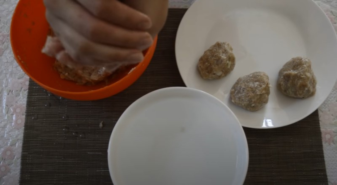 Котлети з курячого фаршу на сковороді 9 рецептів з покроковими фото соковитих та смачних котлет 82709bf329d1bb86a5dbfe60334f86b2 Котлети з курячого фаршу на сковороді 9 рецептів з покроковими фото соковитих та смачних котлет