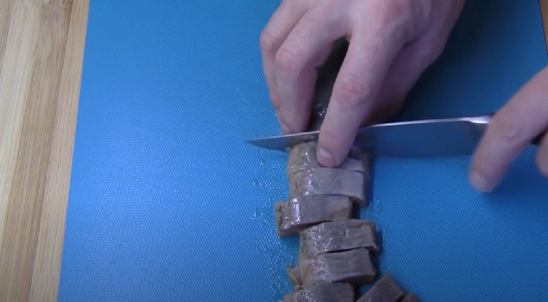 Бутерброди з оселедцем 7 простих та смачних рецептів на святковий стіл, з покроковими фото 8614e681cb8b5db1f51b1e1364e479fc Бутерброди з оселедцем 7 простих та смачних рецептів на святковий стіл, з покроковими фото