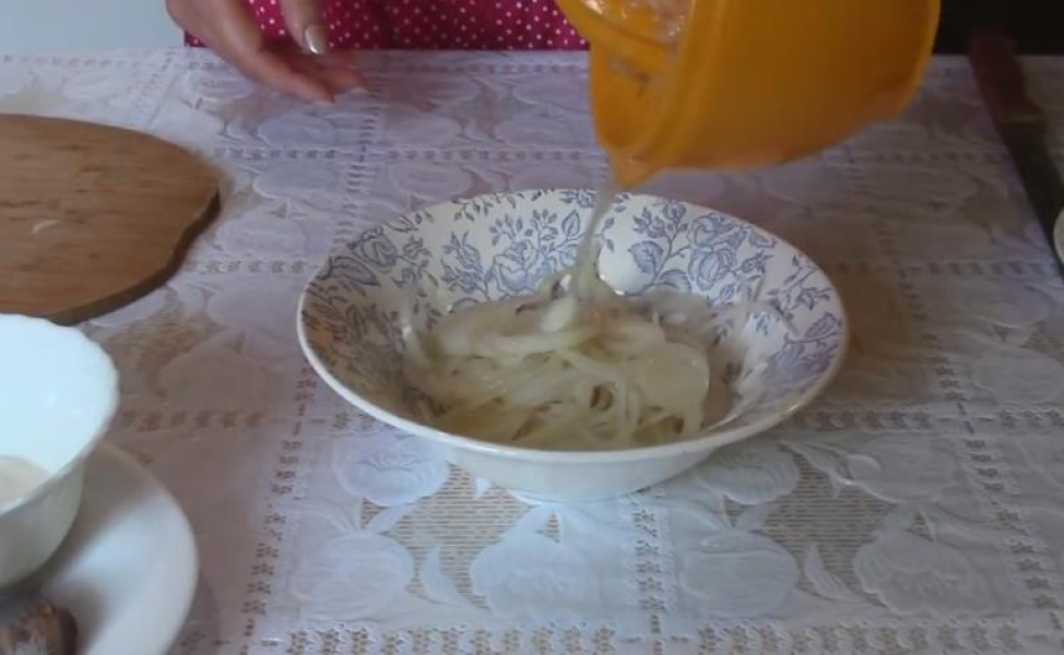 Бутерброди з оселедцем 16 рецептів на святковий стіл, з покроковими фото 867c8b39670ca270bf290d71d7c9a34d Бутерброди з оселедцем 16 рецептів на святковий стіл, з покроковими фото