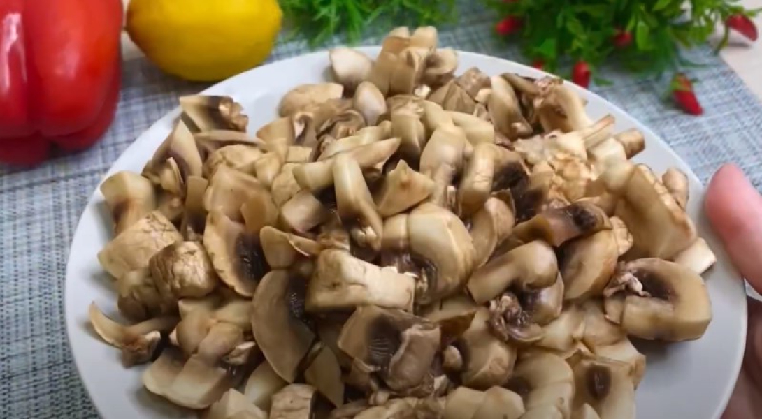 Курка у вершковому соусі на сковороді 8 рецептів, з покроковими фото 8be1541a5daabf93146b63b6bbf8b399 Курка у вершковому соусі на сковороді 8 рецептів, з покроковими фото