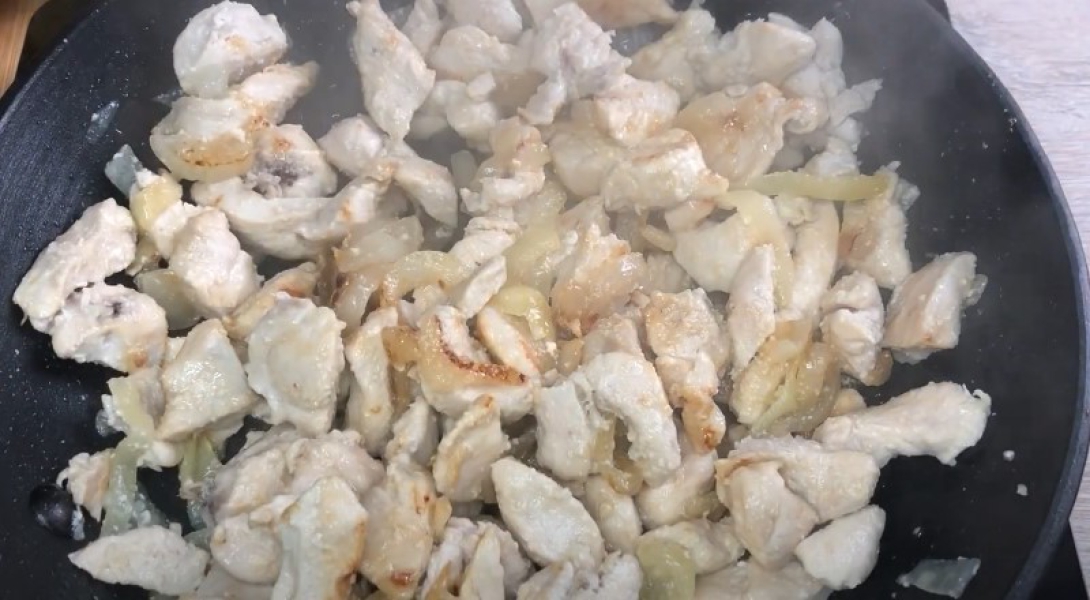 Курка у вершковому соусі на сковороді 8 рецептів, з покроковими фото 8d09329774dc927ffdf63c37a6801ea0 Курка у вершковому соусі на сковороді 8 рецептів, з покроковими фото