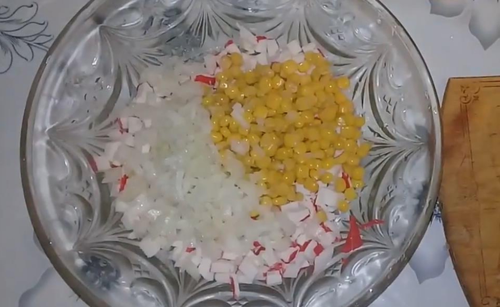 Салат з консервованою кукурудзою 16 простих і смачних рецептів, з покроковими фото 8fae861985881ee7ea4096c9336f4555 Салат з консервованою кукурудзою 16 простих і смачних рецептів, з покроковими фото