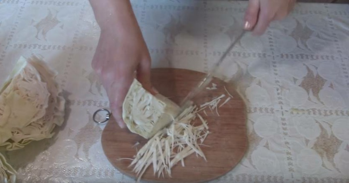 Маринована капуста швидкого приготування 8 рецептів з покроковими фото 933551626c0e2835dcd74e8d9c787305 Маринована капуста швидкого приготування 8 рецептів з покроковими фото