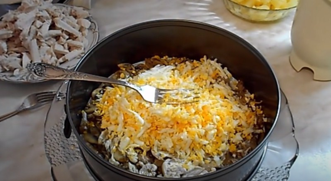 Салат з куркою та ананасом 7 класичних рецептів, з покроковими фото 9517f49448abdf39e95ae0d26213e34c Салат з куркою та ананасом 7 класичних рецептів, з покроковими фото