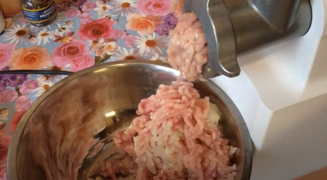 Котлети з курячого фаршу на сковороді 9 рецептів з покроковими фото соковитих та смачних котлет 9974a6a3f545f43431be8edcb0a0f5aa Котлети з курячого фаршу на сковороді 9 рецептів з покроковими фото соковитих та смачних котлет
