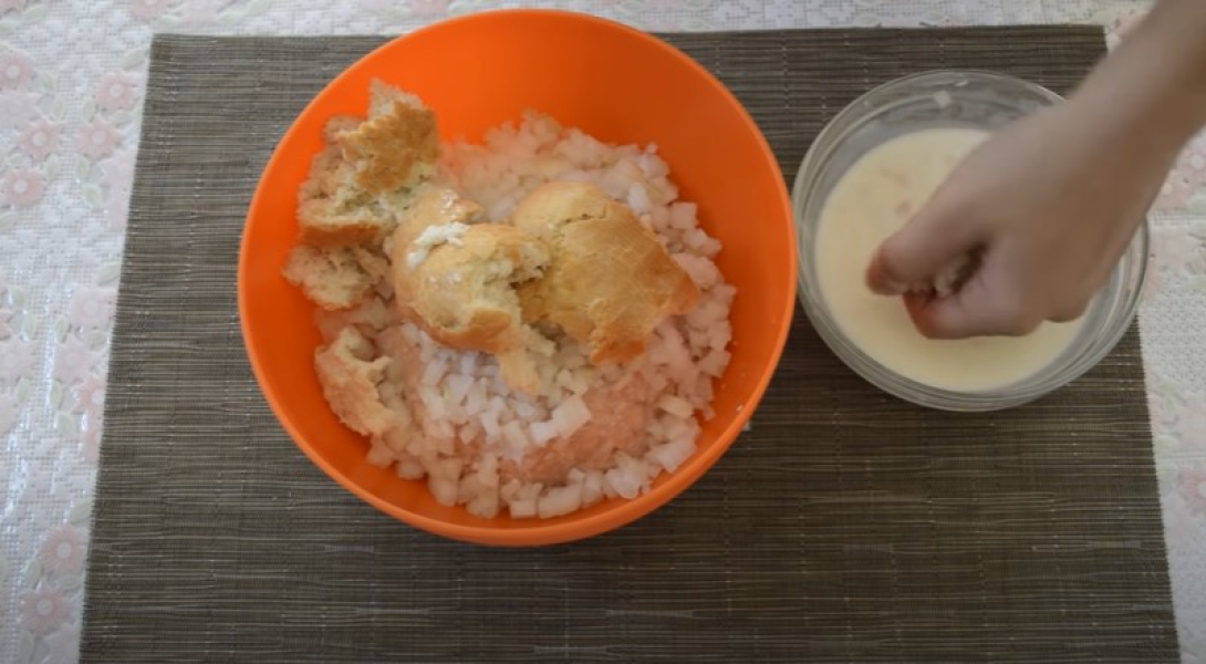 Котлети з курячого фаршу на сковороді 9 рецептів з покроковими фото соковитих та смачних котлет 9c07b27b7ba9e1d6ca57d5ad6b7faf7e Котлети з курячого фаршу на сковороді 9 рецептів з покроковими фото соковитих та смачних котлет