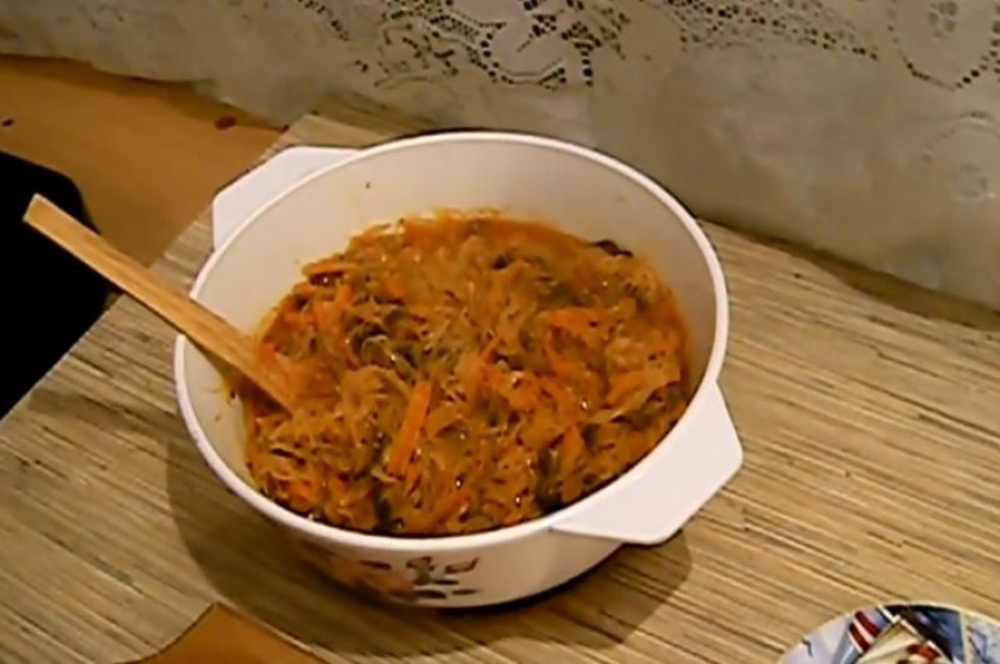 Капуста тушкована на сковороді 7 рецептів з покроковими фото. Класичні рецепти тушкованої капусти 9c25878d2d4b66732661a7730d616072 Капуста тушкована на сковороді 7 рецептів з покроковими фото. Класичні рецепти тушкованої капусти