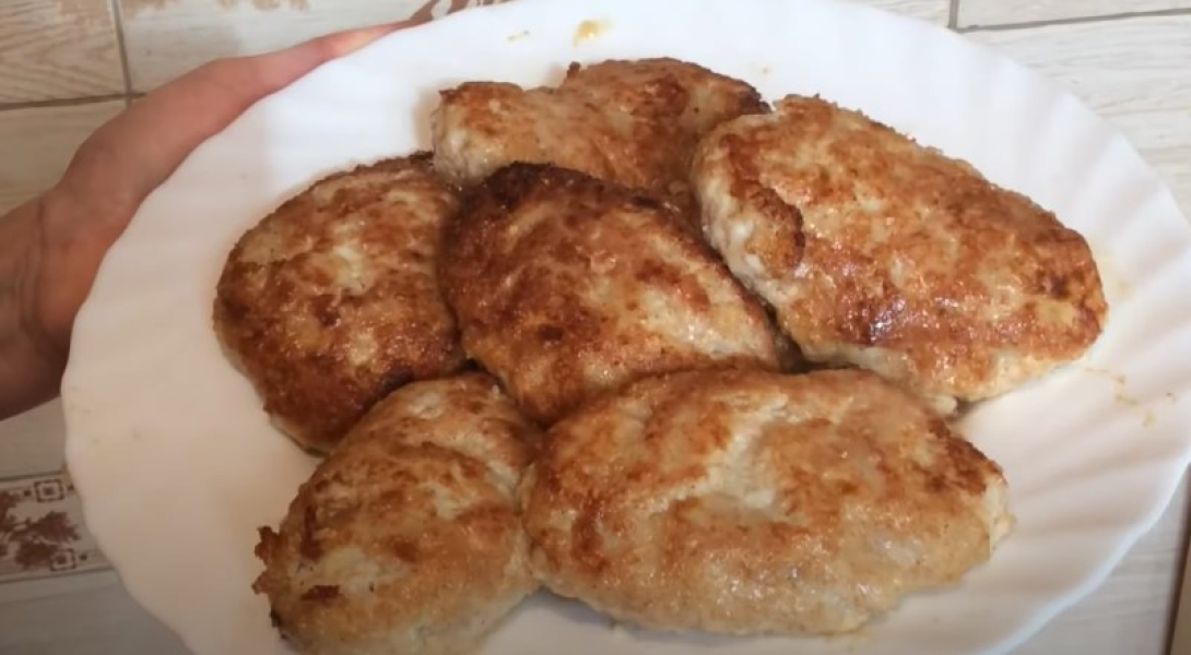Котлети з курячого фаршу на сковороді 9 рецептів з покроковими фото соковитих та смачних котлет 9f36affd58dd7a97b432ae94d6e70e6a Котлети з курячого фаршу на сковороді 9 рецептів з покроковими фото соковитих та смачних котлет
