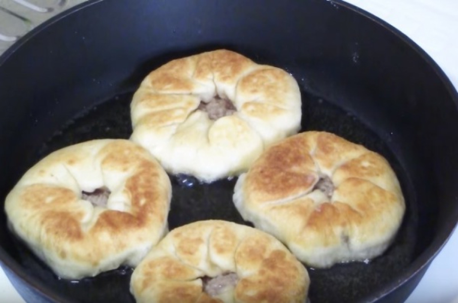 Біляші з мясом на сковороді 7 рецептів з покроковими фото, дуже смачних домашніх біляшів a2e00a9a557c1891aee5b0660c041a8e Біляші з мясом на сковороді 7 рецептів з покроковими фото, дуже смачних домашніх біляшів