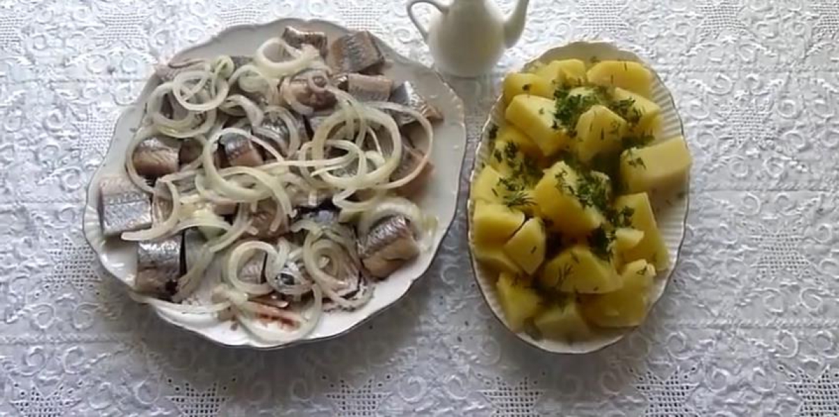 Оселедець солоний в домашніх умовах 15 дуже смачних рецептів як швидко засолити оселедець, з покроковими фото a6f3b07b09e840a374afa4382b357654 Оселедець солоний в домашніх умовах 15 дуже смачних рецептів як швидко засолити оселедець, з покроковими фото