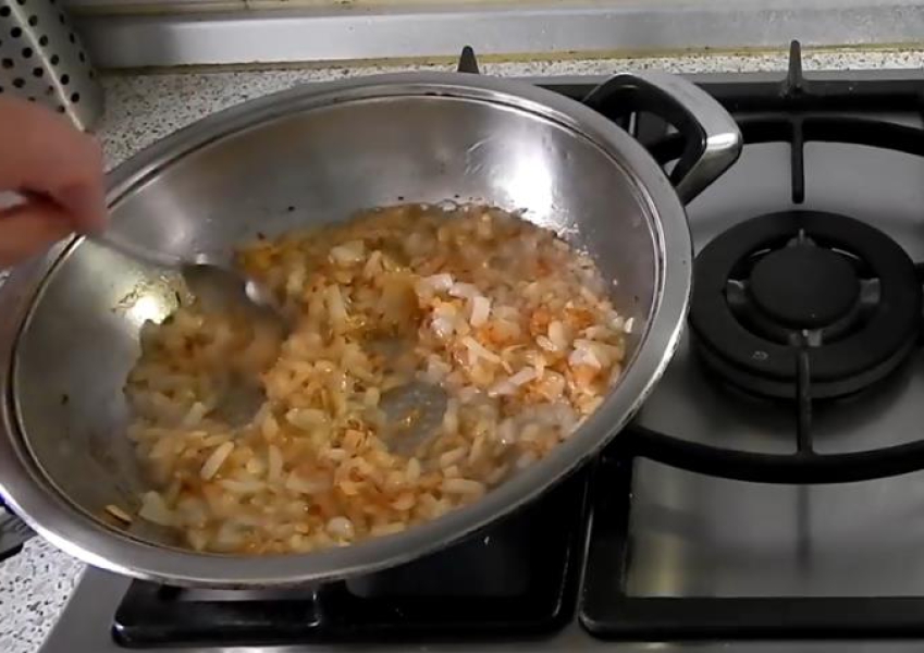 Капуста тушкована на сковороді 7 рецептів з покроковими фото. Класичні рецепти тушкованої капусти acc9481ff1e59fad690e6ae711d280e6 Капуста тушкована на сковороді 7 рецептів з покроковими фото. Класичні рецепти тушкованої капусти