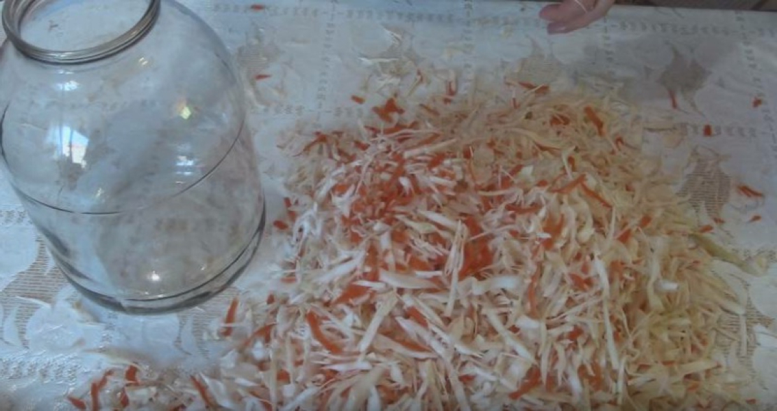 Маринована капуста швидкого приготування 8 рецептів з покроковими фото b0c6d15a925be574377afdf6768d18cf Маринована капуста швидкого приготування 8 рецептів з покроковими фото