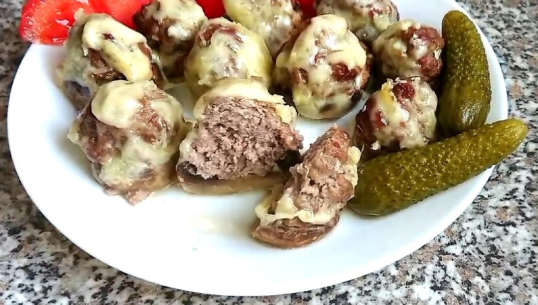 Фаршировані печериці у духовці 15 простих рецептів запечених грибів, з покроковими фото b7b92d3670ef6e671decf97657e3fe83 Фаршировані печериці у духовці 15 простих рецептів запечених грибів, з покроковими фото