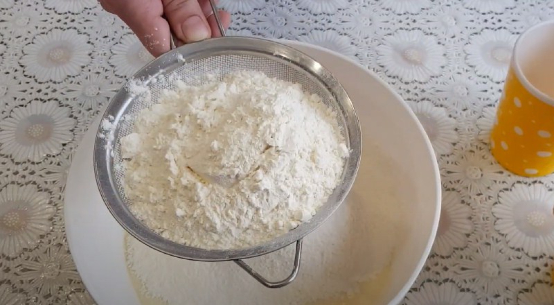 Млинці на кефірі 6 простих рецептів з дірочками, з покроковими фото b7d78bde6ec39ac80082d26b52caa35d Млинці на кефірі 6 простих рецептів з дірочками, з покроковими фото